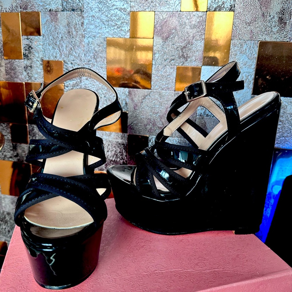 NEW Sexy beautiful plattforms Size 7